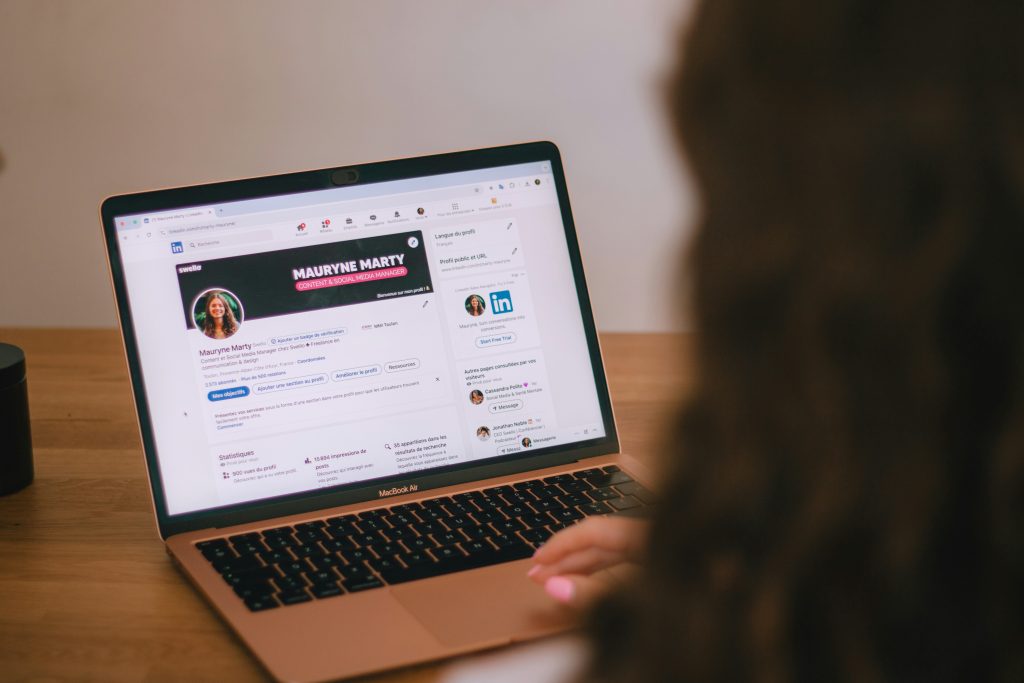 How to Use LinkedIn to Find a Job